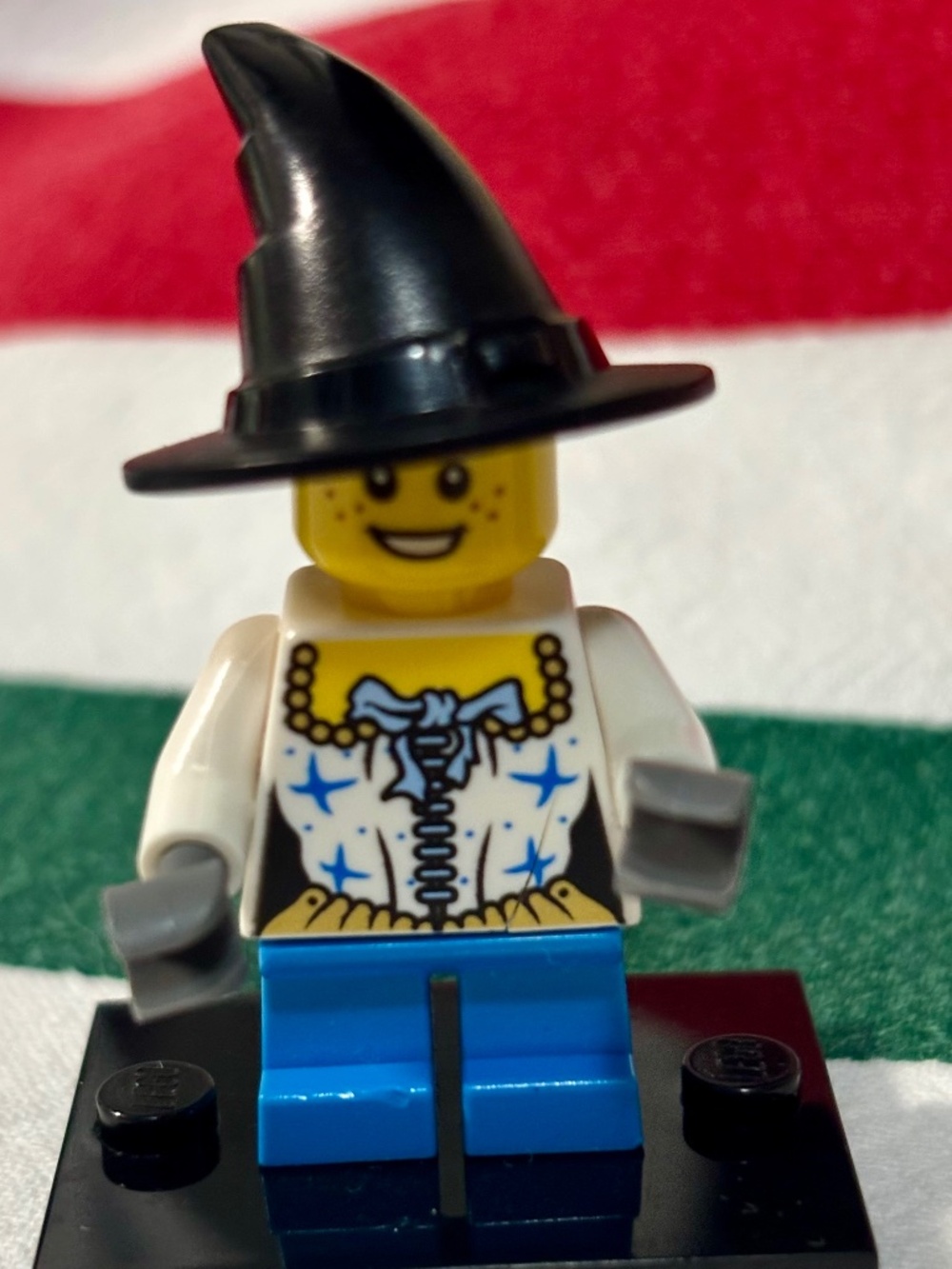 LEGO "Girl with Black Witch Hat" hol062 LIKE NEW condition!
